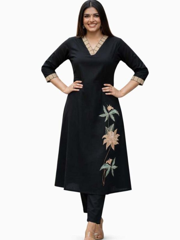 Women’s Black Floral Printed Straight Kurta with Pant (Ethnic Kurti Set)